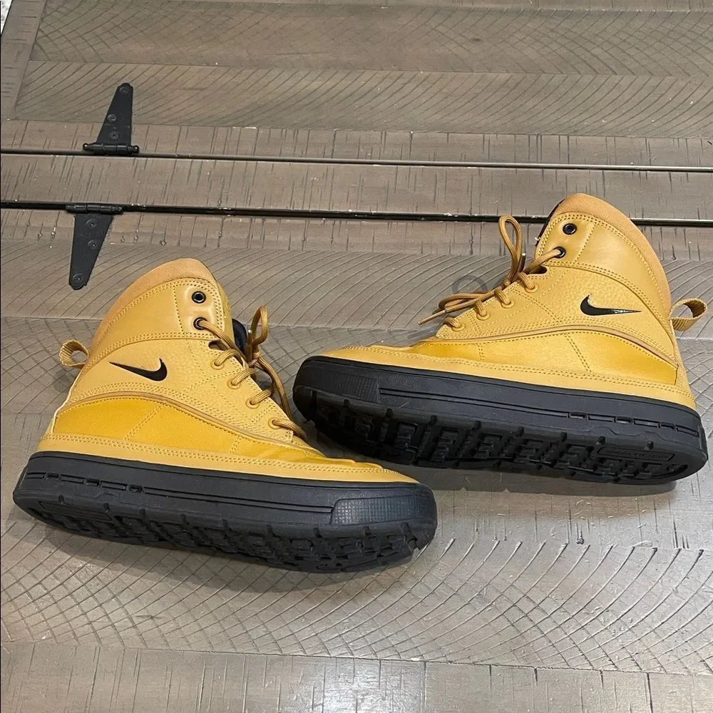Nike Woodside 2 High ACG Boots Wheat/Black Size 5.5Y